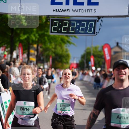 20.09.2026 - PSD Bank Halbmarathon LAZAROV Photography http://msf.ph/oto/10539324 20.09.2026 12:22:19 Ziel 1329, 1991, 3560, 4337, 4361 meine-sportfotos.de