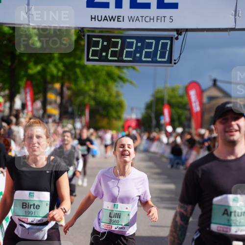 20.09.2026 - PSD Bank Halbmarathon LAZAROV Photography http://msf.ph/oto/10539328 20.09.2026 12:22:19 Ziel 1329, 1991, 3560, 4337, 4361 meine-sportfotos.de