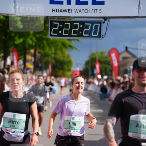 20.09.2026 - PSD Bank Halbmarathon LAZAROV Photography http://msf.ph/oto/10539331 20.09.2026 12:22:19 Ziel 1329, 1991, 3560, 4337, 4361 meine-sportfotos.de