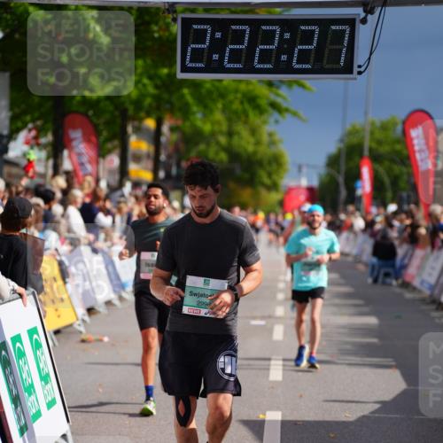 20.09.2026 - PSD Bank Halbmarathon LAZAROV Photography http://msf.ph/oto/10539387 20.09.2026 12:22:27 Ziel 1825, 2996, 3462, 4337, 4362 meine-sportfotos.de