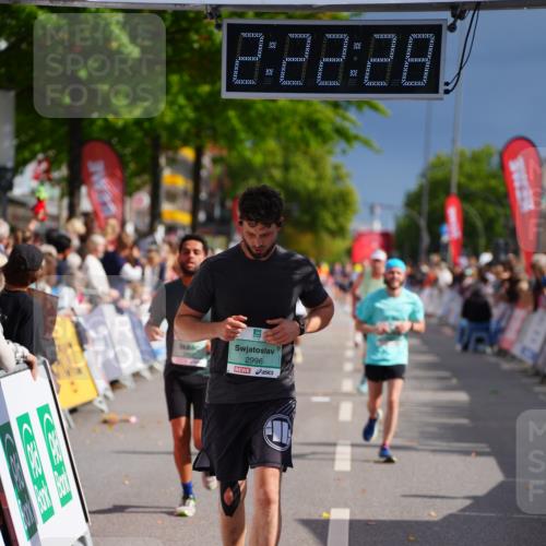 20.09.2026 - PSD Bank Halbmarathon LAZAROV Photography http://msf.ph/oto/10539391 20.09.2026 12:22:27 Ziel 1825, 2996, 3462, 4337, 4362 meine-sportfotos.de