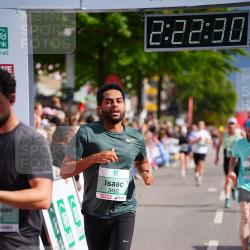 20.09.2026 - PSD Bank Halbmarathon LAZAROV Photography http://msf.ph/oto/10539416 20.09.2026 12:22:29 Ziel 1825, 2996, 3462, 4337, 4362 meine-sportfotos.de