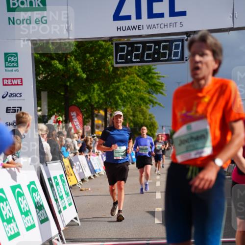 20.09.2026 - PSD Bank Halbmarathon LAZAROV Photography http://msf.ph/oto/10539751 20.09.2026 12:22:58 Ziel 1378, 1391, 1939, 2319, 2710, 3541, 4032 meine-sportfotos.de