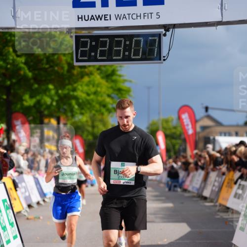 20.09.2026 - PSD Bank Halbmarathon LAZAROV Photography http://msf.ph/oto/10539820 20.09.2026 12:23:07 Ziel 1295, 1378, 1391, 2337, 4202 meine-sportfotos.de