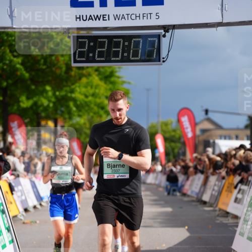 20.09.2026 - PSD Bank Halbmarathon LAZAROV Photography http://msf.ph/oto/10539827 20.09.2026 12:23:07 Ziel 1295, 1378, 1391, 2337, 4202 meine-sportfotos.de