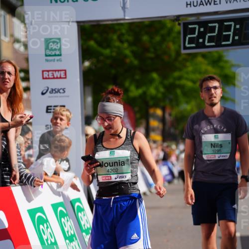 20.09.2026 - PSD Bank Halbmarathon LAZAROV Photography http://msf.ph/oto/10539860 20.09.2026 12:23:09 Ziel 1295, 1378, 2337, 4202 meine-sportfotos.de