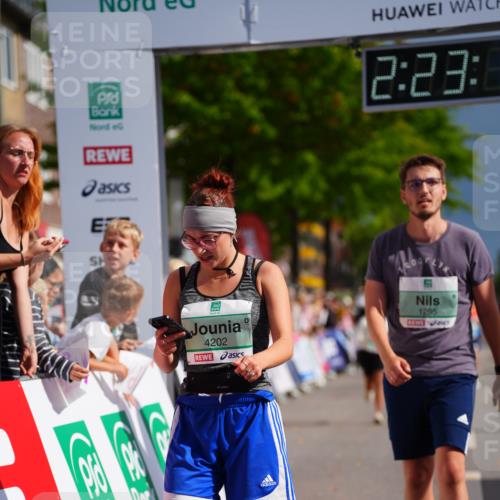 20.09.2026 - PSD Bank Halbmarathon LAZAROV Photography http://msf.ph/oto/10539866 20.09.2026 12:23:09 Ziel 1295, 1378, 2337, 4202 meine-sportfotos.de