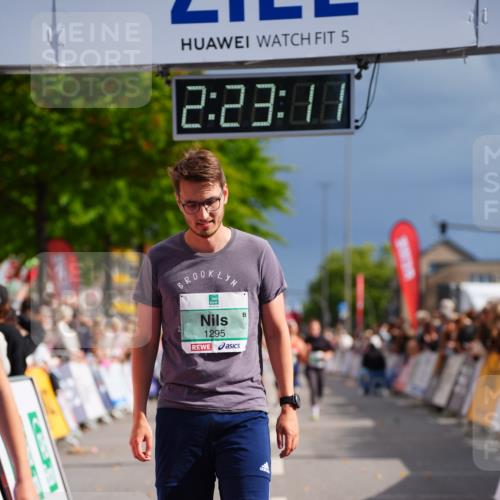 20.09.2026 - PSD Bank Halbmarathon LAZAROV Photography http://msf.ph/oto/10539899 20.09.2026 12:23:10 Ziel 1295, 2337, 4202, 4284 meine-sportfotos.de
