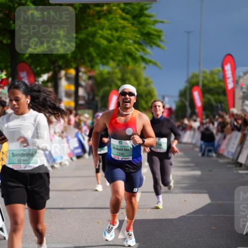 20.09.2026 - PSD Bank Halbmarathon LAZAROV Photography http://msf.ph/oto/10539945 20.09.2026 12:23:14 Ziel 1295, 2337, 2746, 4202, 4271, 4284 meine-sportfotos.de