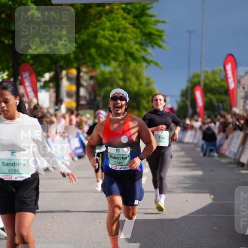 20.09.2026 - PSD Bank Halbmarathon LAZAROV Photography http://msf.ph/oto/10539957 20.09.2026 12:23:14 Ziel 1295, 2337, 2746, 4202, 4271, 4284 meine-sportfotos.de