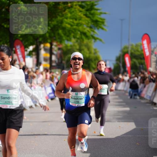 20.09.2026 - PSD Bank Halbmarathon LAZAROV Photography http://msf.ph/oto/10539965 20.09.2026 12:23:15 Ziel 1295, 2337, 2746, 2916, 4202, 4271, 4284 meine-sportfotos.de