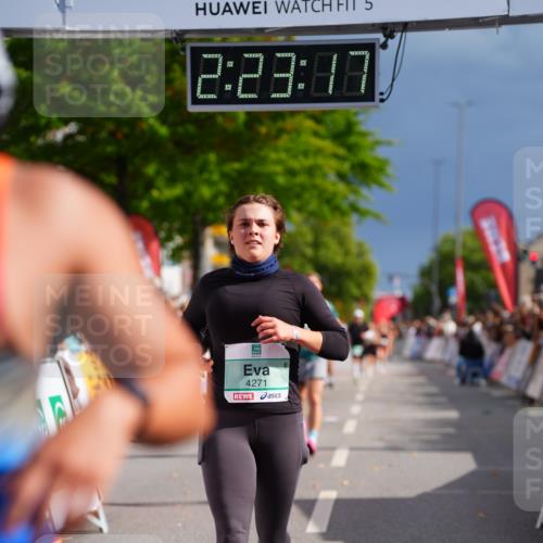 20.09.2026 - PSD Bank Halbmarathon LAZAROV Photography http://msf.ph/oto/10540011 20.09.2026 12:23:17 Ziel 2193, 2746, 2916, 4271, 4284 meine-sportfotos.de