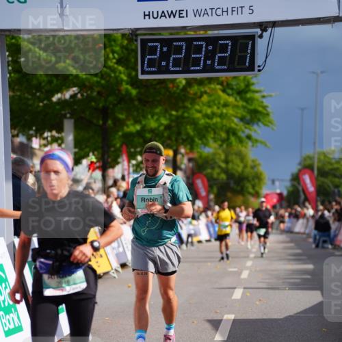 20.09.2026 - PSD Bank Halbmarathon LAZAROV Photography http://msf.ph/oto/10540065 20.09.2026 12:23:20 Ziel 2193, 2746, 2916, 4271, 4284 meine-sportfotos.de