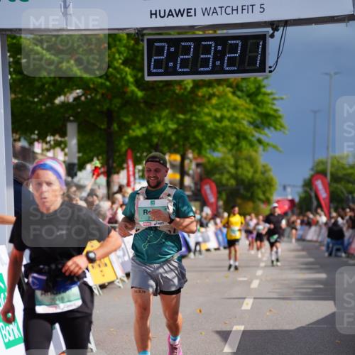20.09.2026 - PSD Bank Halbmarathon LAZAROV Photography http://msf.ph/oto/10540070 20.09.2026 12:23:20 Ziel 2193, 2746, 2916, 4271, 4284 meine-sportfotos.de