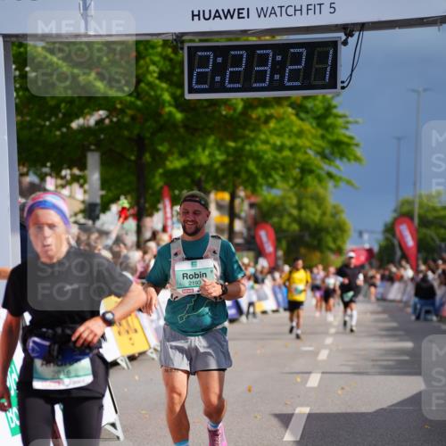 20.09.2026 - PSD Bank Halbmarathon LAZAROV Photography http://msf.ph/oto/10540077 20.09.2026 12:23:21 Ziel 2193, 2746, 2916, 4271, 4284 meine-sportfotos.de