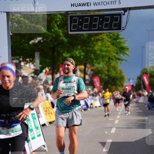 20.09.2026 - PSD Bank Halbmarathon LAZAROV Photography http://msf.ph/oto/10540084 20.09.2026 12:23:21 Ziel 2193, 2746, 2916, 4271, 4284 meine-sportfotos.de