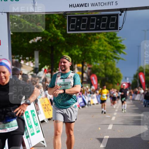 20.09.2026 - PSD Bank Halbmarathon LAZAROV Photography http://msf.ph/oto/10540091 20.09.2026 12:23:21 Ziel 2193, 2746, 2916, 4271, 4284 meine-sportfotos.de