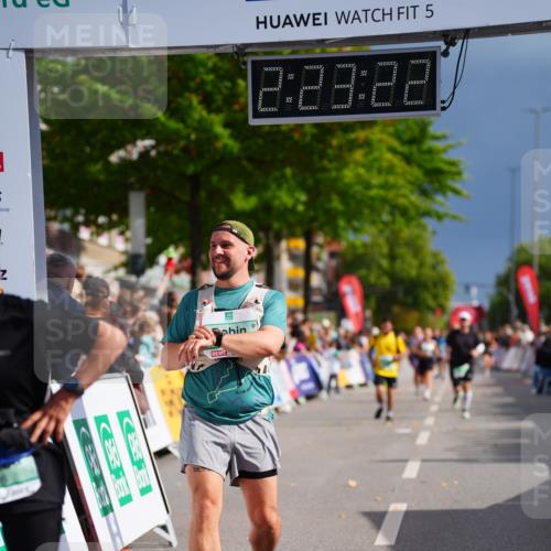 20.09.2026 - PSD Bank Halbmarathon LAZAROV Photography http://msf.ph/oto/10540103 20.09.2026 12:23:21 Ziel 2193, 2746, 2916, 4271, 4284 meine-sportfotos.de