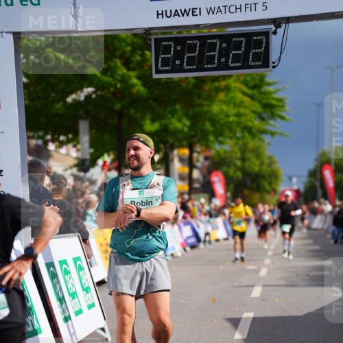 20.09.2026 - PSD Bank Halbmarathon LAZAROV Photography http://msf.ph/oto/10540114 20.09.2026 12:23:21 Ziel 2193, 2746, 2916, 4271, 4284 meine-sportfotos.de
