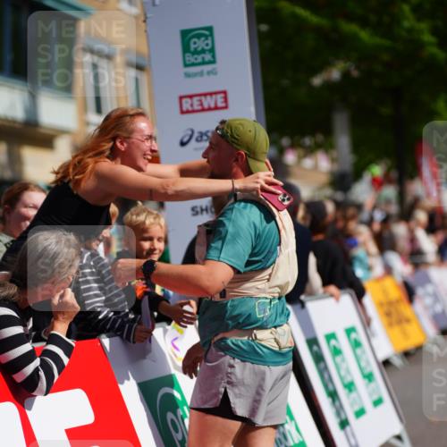 20.09.2026 - PSD Bank Halbmarathon LAZAROV Photography http://msf.ph/oto/10540126 20.09.2026 12:23:24 Ziel 2193, 2916, 4271, 4667 meine-sportfotos.de