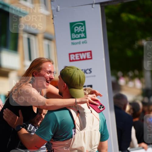 20.09.2026 - PSD Bank Halbmarathon LAZAROV Photography http://msf.ph/oto/10540173 20.09.2026 12:23:26 Ziel 2193, 2916, 4628, 4667 meine-sportfotos.de