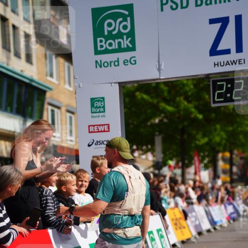 20.09.2026 - PSD Bank Halbmarathon LAZAROV Photography http://msf.ph/oto/10540184 20.09.2026 12:23:27 Ziel 2193, 2916, 4628, 4667 meine-sportfotos.de