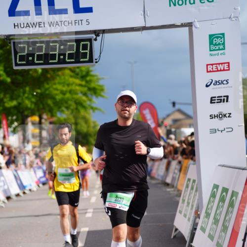 20.09.2026 - PSD Bank Halbmarathon LAZAROV Photography http://msf.ph/oto/10540206 20.09.2026 12:23:29 Ziel 1324, 2193, 3807, 4628, 4667 meine-sportfotos.de