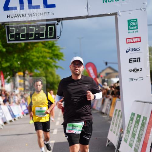 20.09.2026 - PSD Bank Halbmarathon LAZAROV Photography http://msf.ph/oto/10540211 20.09.2026 12:23:29 Ziel 1324, 2193, 3807, 4628, 4667 meine-sportfotos.de