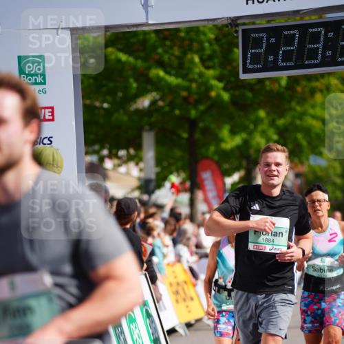 20.09.2026 - PSD Bank Halbmarathon LAZAROV Photography http://msf.ph/oto/10540282 20.09.2026 12:23:35 Ziel 1324, 1884, 2384, 2624, 3650, 3807, 3978, 4517, 4628, 4667 meine-sportfotos.de