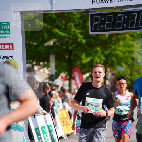 20.09.2026 - PSD Bank Halbmarathon LAZAROV Photography http://msf.ph/oto/10540289 20.09.2026 12:23:35 Ziel 1324, 1884, 2384, 2624, 3650, 3807, 3978, 4517, 4628, 4667 meine-sportfotos.de