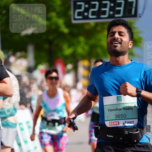 20.09.2026 - PSD Bank Halbmarathon LAZAROV Photography http://msf.ph/oto/10540301 20.09.2026 12:23:36 Ziel 1324, 1884, 2384, 2624, 3650, 3807, 3978, 4517, 4628, 4667 meine-sportfotos.de