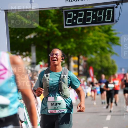 20.09.2026 - PSD Bank Halbmarathon LAZAROV Photography http://msf.ph/oto/10540348 20.09.2026 12:23:39 Ziel 1324, 1884, 2384, 2624, 3650, 3807, 3978, 4517 meine-sportfotos.de