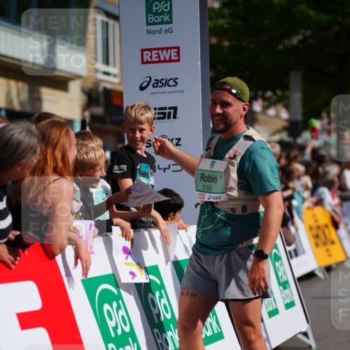 20.09.2026 - PSD Bank Halbmarathon LAZAROV Photography http://msf.ph/oto/10540371 20.09.2026 12:23:41 Ziel 1884, 1917, 1918, 2384, 2624, 3595, 3650, 3978, 4517 meine-sportfotos.de