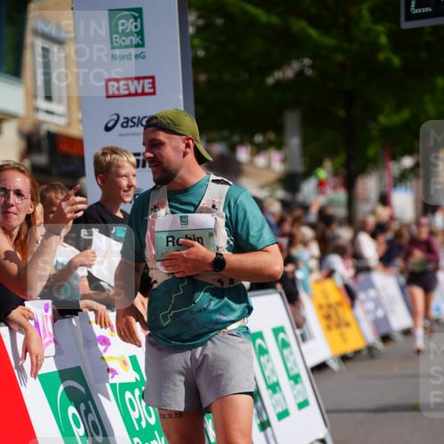 20.09.2026 - PSD Bank Halbmarathon LAZAROV Photography http://msf.ph/oto/10540378 20.09.2026 12:23:42 Ziel 1884, 1917, 1918, 2384, 2483, 2624, 3595, 3650, 3978, 4517 meine-sportfotos.de