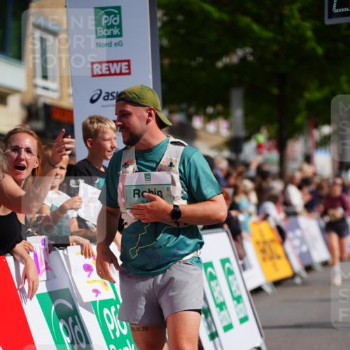 20.09.2026 - PSD Bank Halbmarathon LAZAROV Photography http://msf.ph/oto/10540384 20.09.2026 12:23:42 Ziel 1884, 1917, 1918, 2384, 2483, 2624, 3595, 3650, 3978, 4517 meine-sportfotos.de