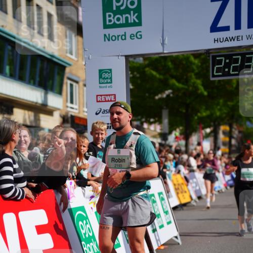20.09.2026 - PSD Bank Halbmarathon LAZAROV Photography http://msf.ph/oto/10540396 20.09.2026 12:23:42 Ziel 1884, 1917, 1918, 2384, 2483, 2624, 3595, 3650, 3978, 4517 meine-sportfotos.de