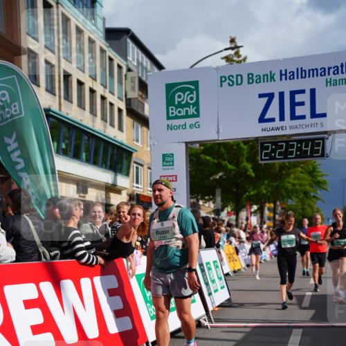 20.09.2026 - PSD Bank Halbmarathon LAZAROV Photography http://msf.ph/oto/10540401 20.09.2026 12:23:43 Ziel 1513, 1884, 1917, 1918, 2483, 2624, 3595, 3650, 3978, 4517 meine-sportfotos.de