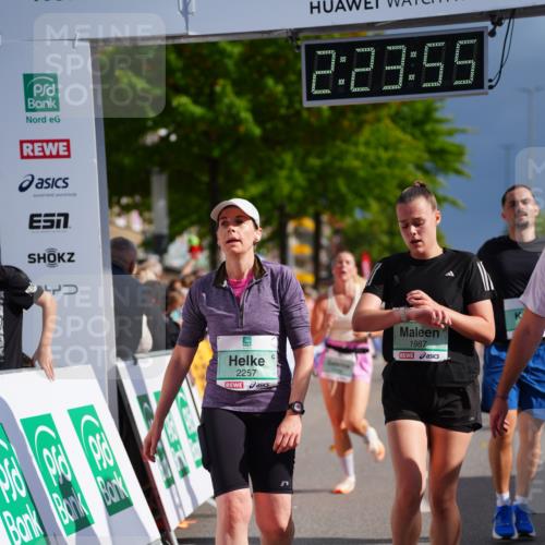 20.09.2026 - PSD Bank Halbmarathon LAZAROV Photography http://msf.ph/oto/10540554 20.09.2026 12:23:54 Ziel 1136, 1513, 1987, 2150, 2257, 2414, 2483, 2897 meine-sportfotos.de