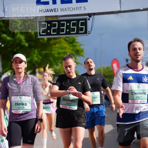 20.09.2026 - PSD Bank Halbmarathon LAZAROV Photography http://msf.ph/oto/10540567 20.09.2026 12:23:55 Ziel 1136, 1513, 1987, 2150, 2257, 2414, 2897 meine-sportfotos.de