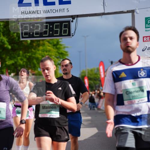 20.09.2026 - PSD Bank Halbmarathon LAZAROV Photography http://msf.ph/oto/10540576 20.09.2026 12:23:55 Ziel 1136, 1513, 1987, 2150, 2257, 2414, 2897 meine-sportfotos.de
