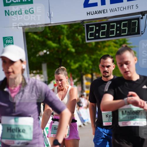 20.09.2026 - PSD Bank Halbmarathon LAZAROV Photography http://msf.ph/oto/10540587 20.09.2026 12:23:57 Ziel 1136, 1987, 2150, 2257, 2897 meine-sportfotos.de
