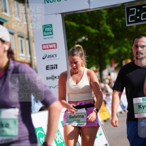 20.09.2026 - PSD Bank Halbmarathon LAZAROV Photography http://msf.ph/oto/10540599 20.09.2026 12:23:57 Ziel 1136, 1987, 2150, 2257, 2897 meine-sportfotos.de