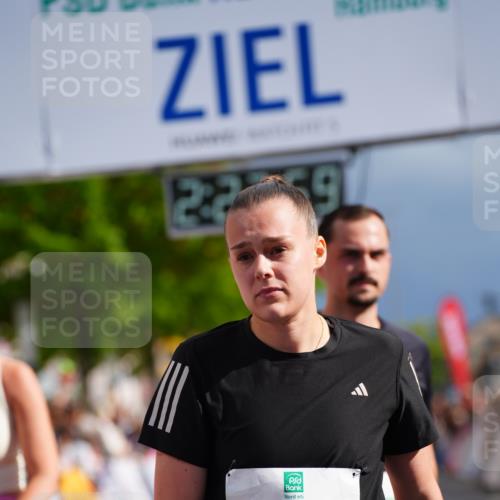 20.09.2026 - PSD Bank Halbmarathon LAZAROV Photography http://msf.ph/oto/10540621 20.09.2026 12:23:58 Ziel 1136, 1987, 2150, 2257, 2897, 3534 meine-sportfotos.de