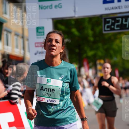 20.09.2026 - PSD Bank Halbmarathon LAZAROV Photography http://msf.ph/oto/10540724 20.09.2026 12:24:06 Ziel 1811, 1913, 2889, 3534, 3830 meine-sportfotos.de