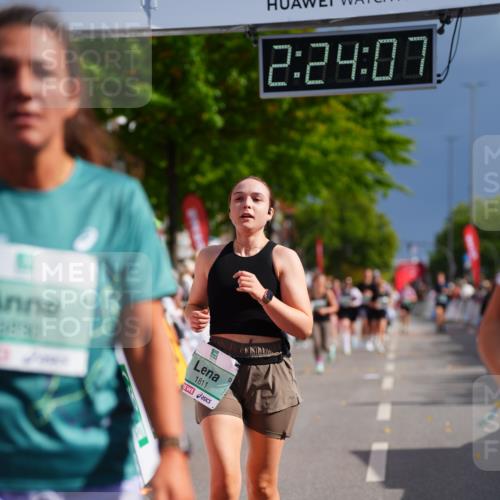 20.09.2026 - PSD Bank Halbmarathon LAZAROV Photography http://msf.ph/oto/10540730 20.09.2026 12:24:06 Ziel 1811, 1913, 2889, 3534, 3830 meine-sportfotos.de