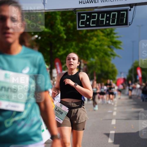 20.09.2026 - PSD Bank Halbmarathon LAZAROV Photography http://msf.ph/oto/10540737 20.09.2026 12:24:06 Ziel 1811, 1913, 2889, 3534, 3830 meine-sportfotos.de