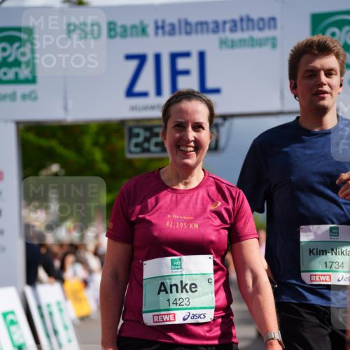 20.09.2026 - PSD Bank Halbmarathon LAZAROV Photography http://msf.ph/oto/10540953 20.09.2026 12:24:23 Ziel 1423, 1608, 1734, 1794, 2112, 2664, 2679, 2960, 4727 meine-sportfotos.de