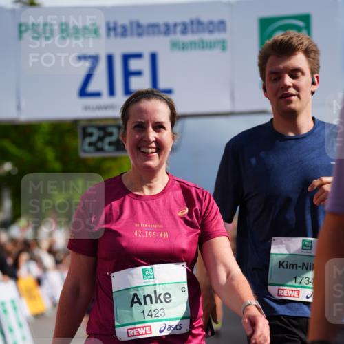 20.09.2026 - PSD Bank Halbmarathon LAZAROV Photography http://msf.ph/oto/10540968 20.09.2026 12:24:23 Ziel 1423, 1608, 1734, 1794, 2112, 2664, 2679, 2960, 4727 meine-sportfotos.de