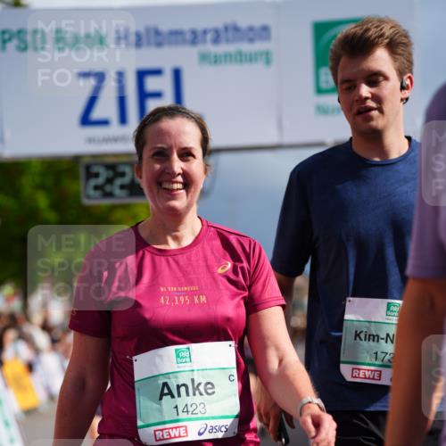 20.09.2026 - PSD Bank Halbmarathon LAZAROV Photography http://msf.ph/oto/10540975 20.09.2026 12:24:23 Ziel 1423, 1608, 1734, 1794, 2112, 2664, 2679, 2960, 4727 meine-sportfotos.de