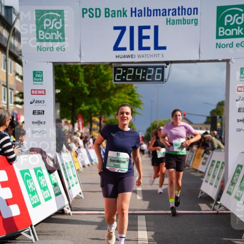 20.09.2026 - PSD Bank Halbmarathon LAZAROV Photography http://msf.ph/oto/10540988 20.09.2026 12:24:26 Ziel 1423, 1573, 1734, 1794, 2107, 2679, 2960, 4727 meine-sportfotos.de